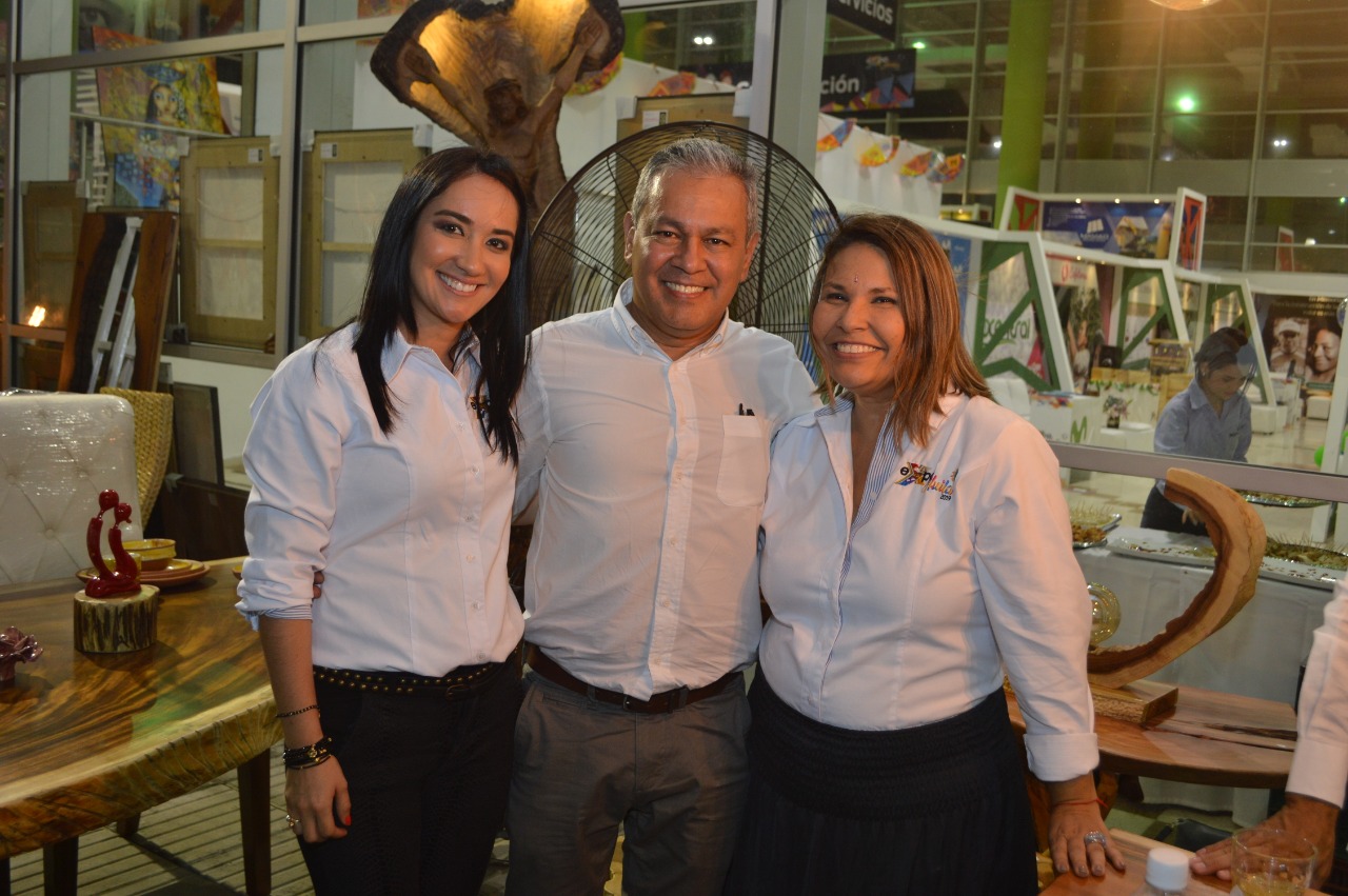 Karina Montealegre, Edmer Tovar, editor de Portafolio y Sandra Grijalba.